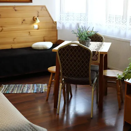 U Mikolajczykow 슈차브니차