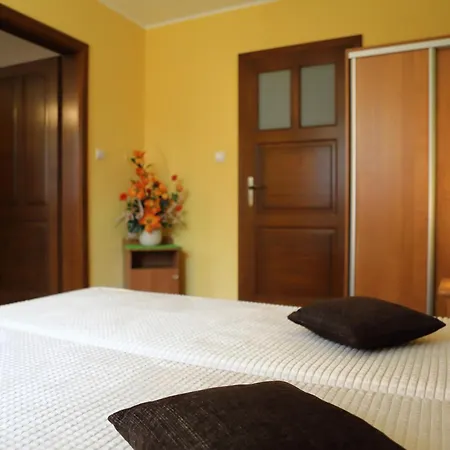 U Mikolajczykow * 슈차브니차